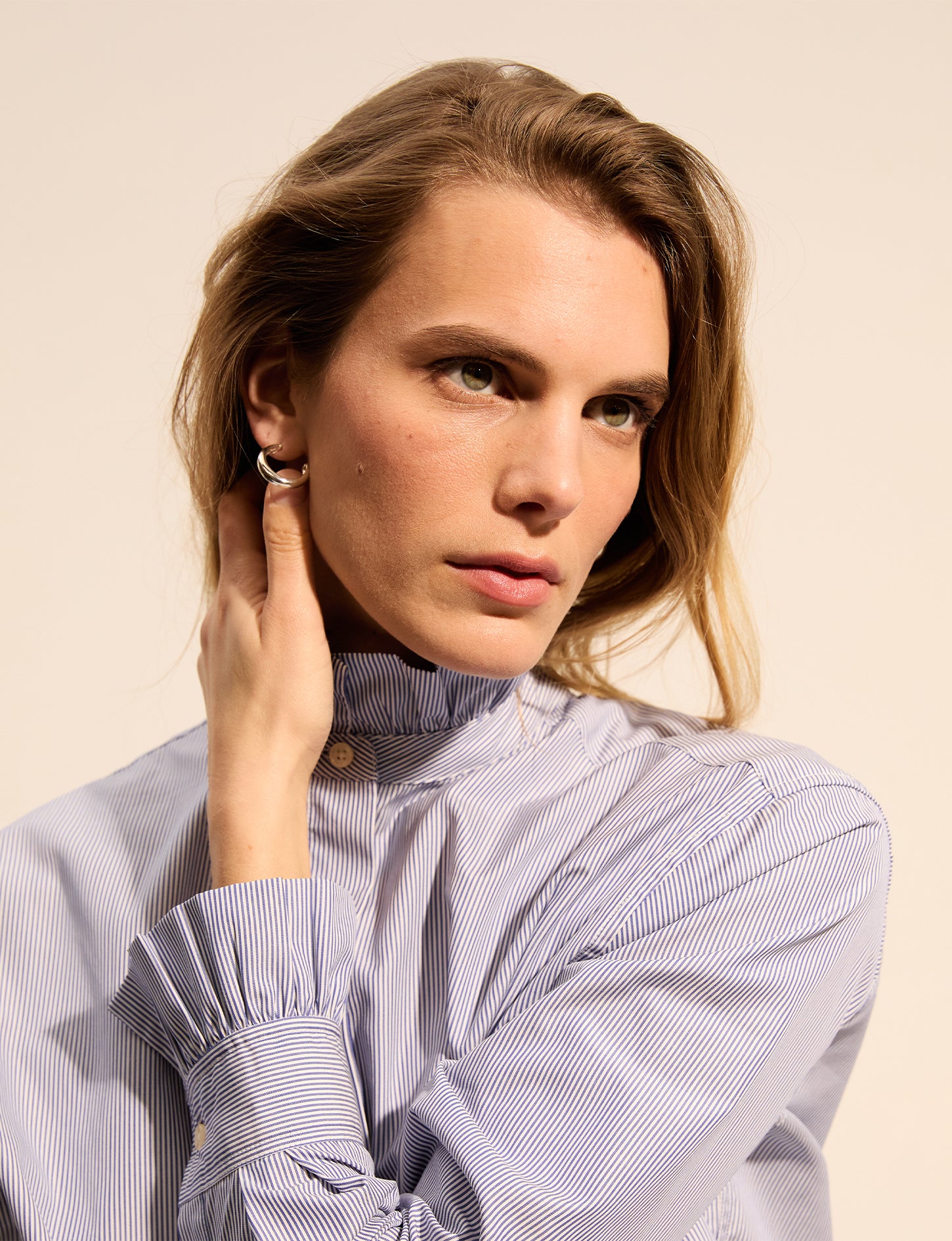 Chemise Louison gorge cachée rayée bleue - Popeline - Col Victorien