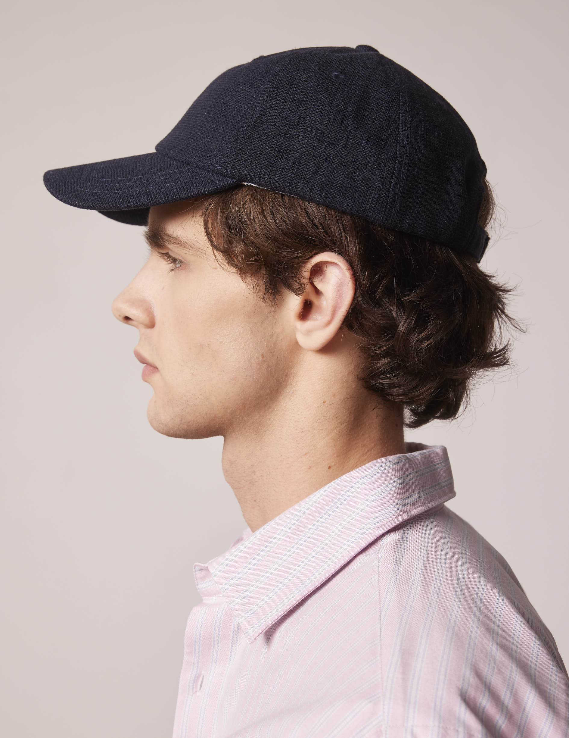 Cap in navy blue viscose canvas and linen