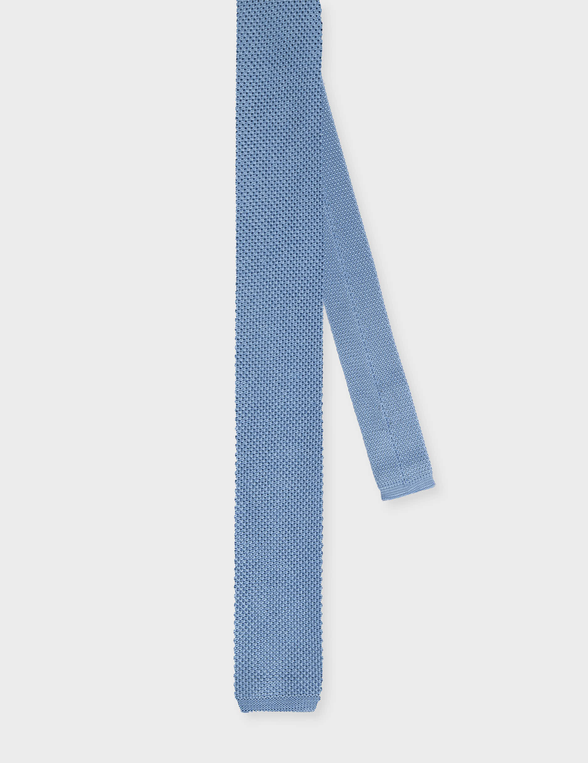 Cravate en tricot de soie bleue