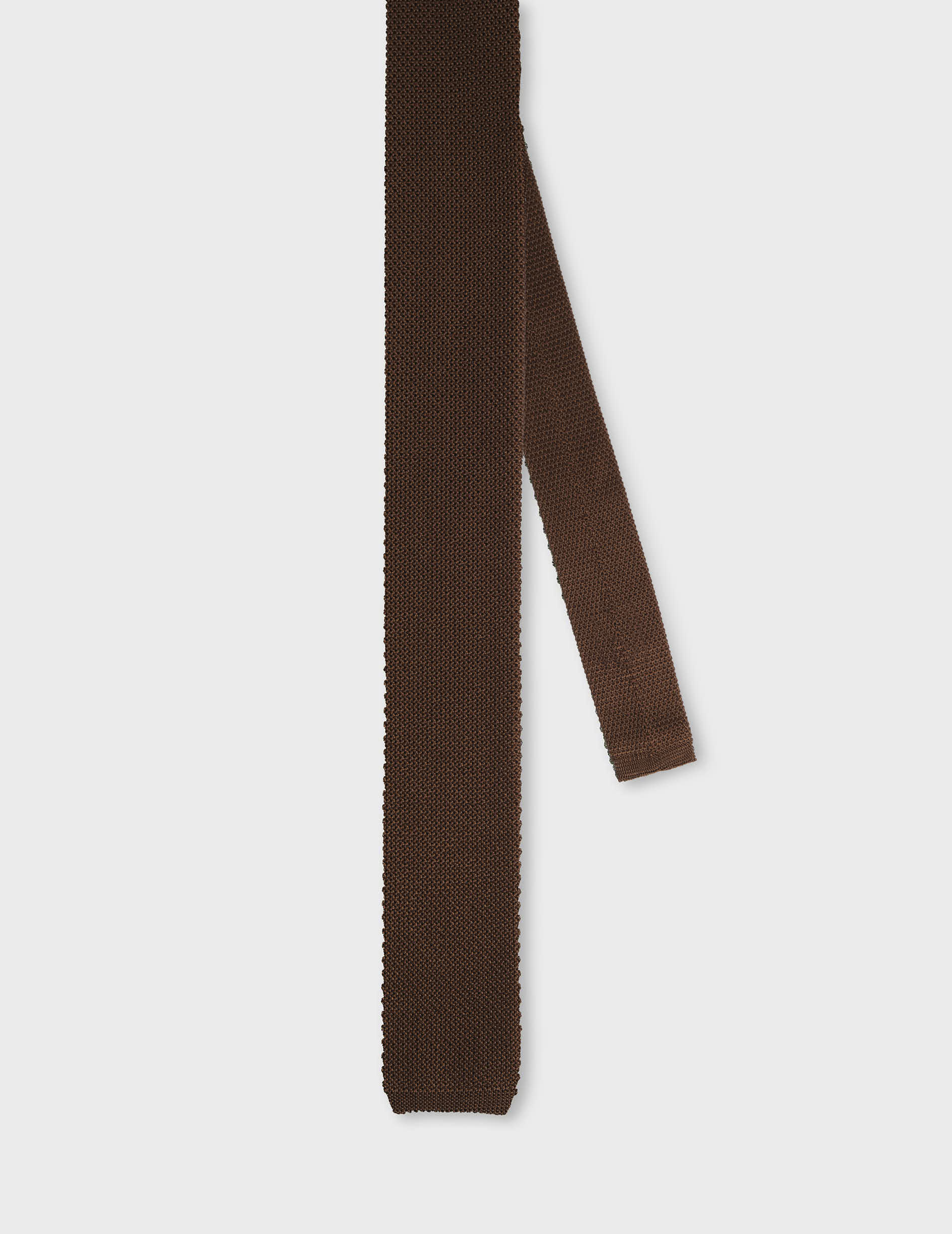 Cravate en tricot de soie marron