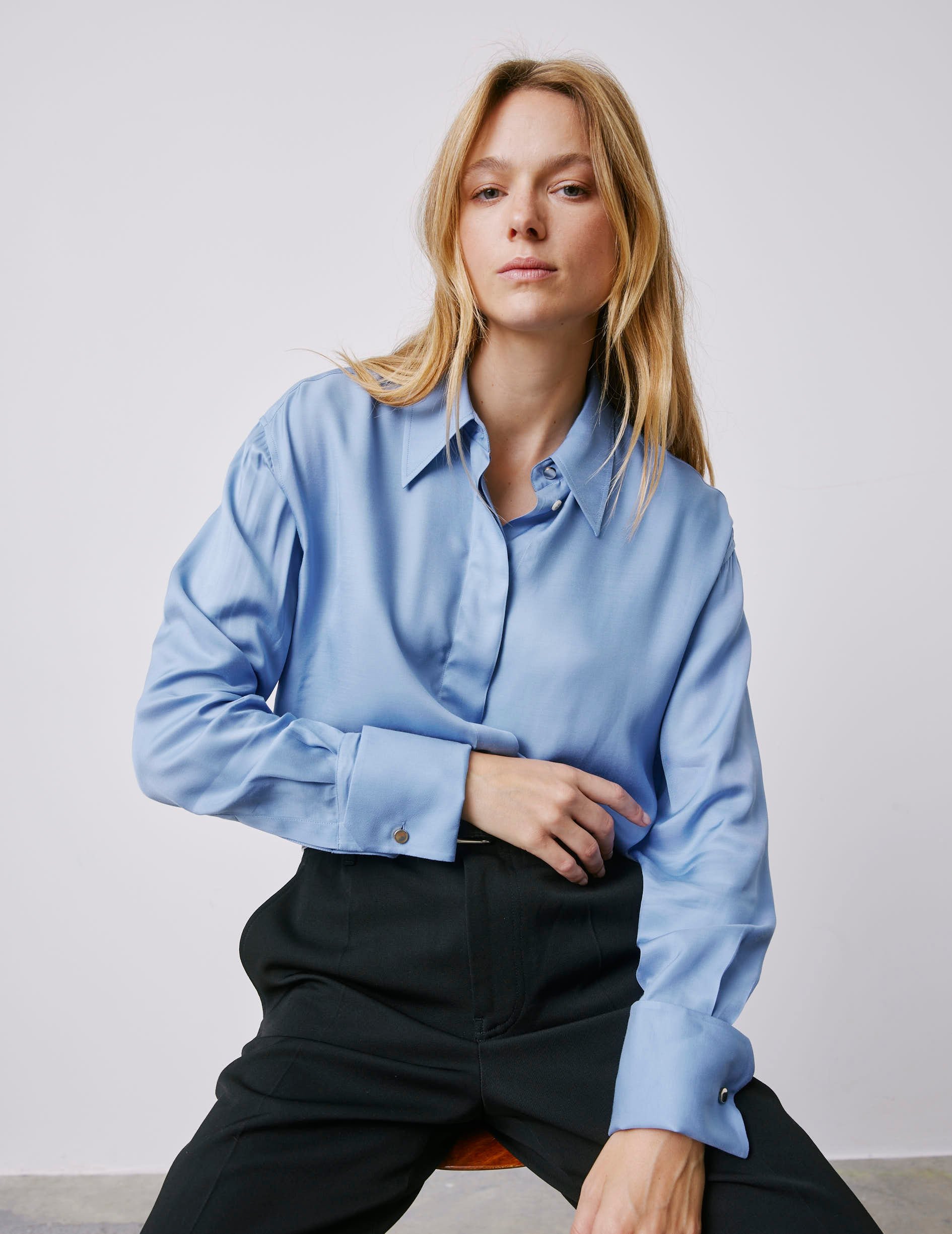 Chemise Irisa gorge cachée bleue - Twill - Col Long - Poignets Mousquetaires