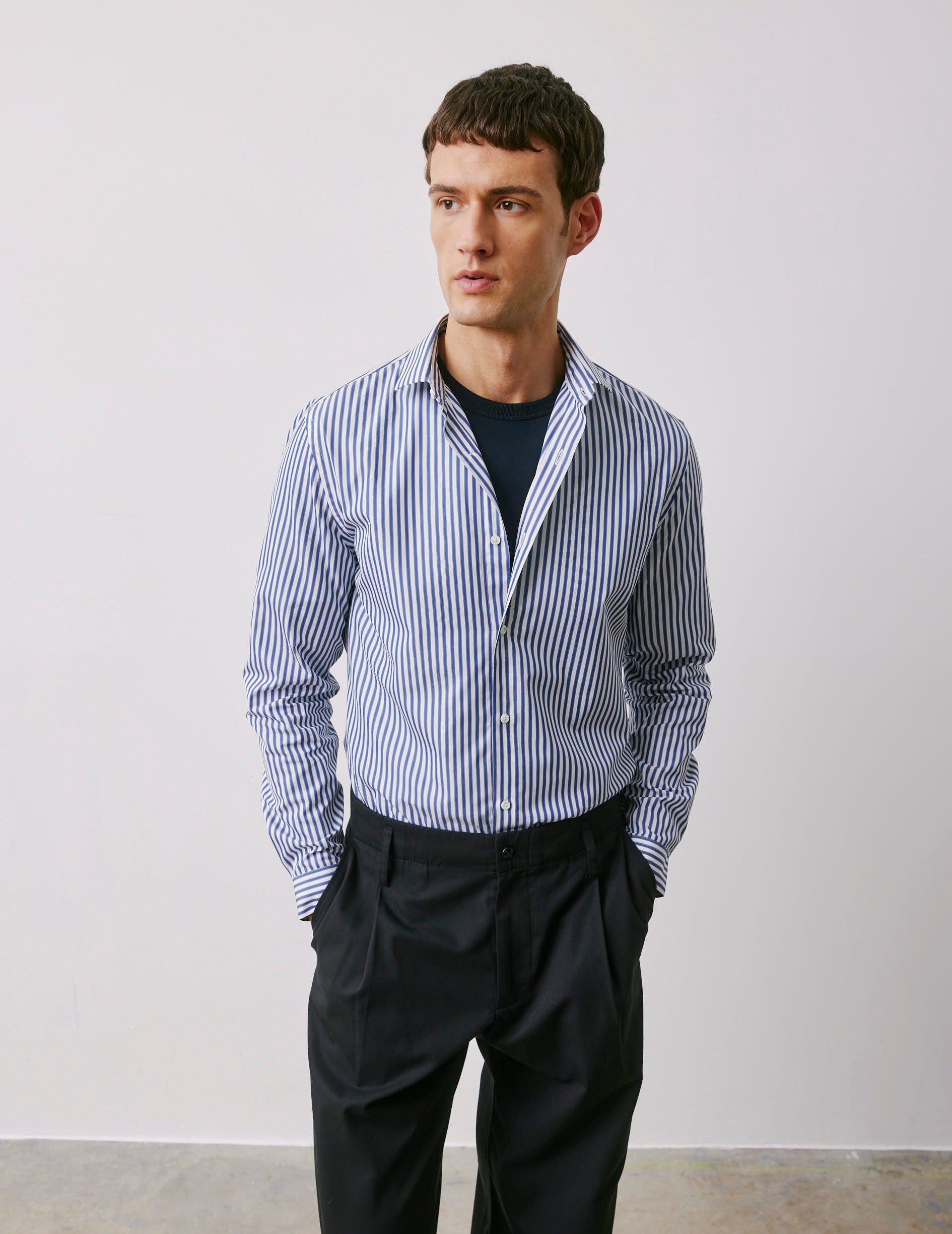 Chemise ajustée Voyage rayée bleu marine - Popeline - Col Fin - Repassage facile