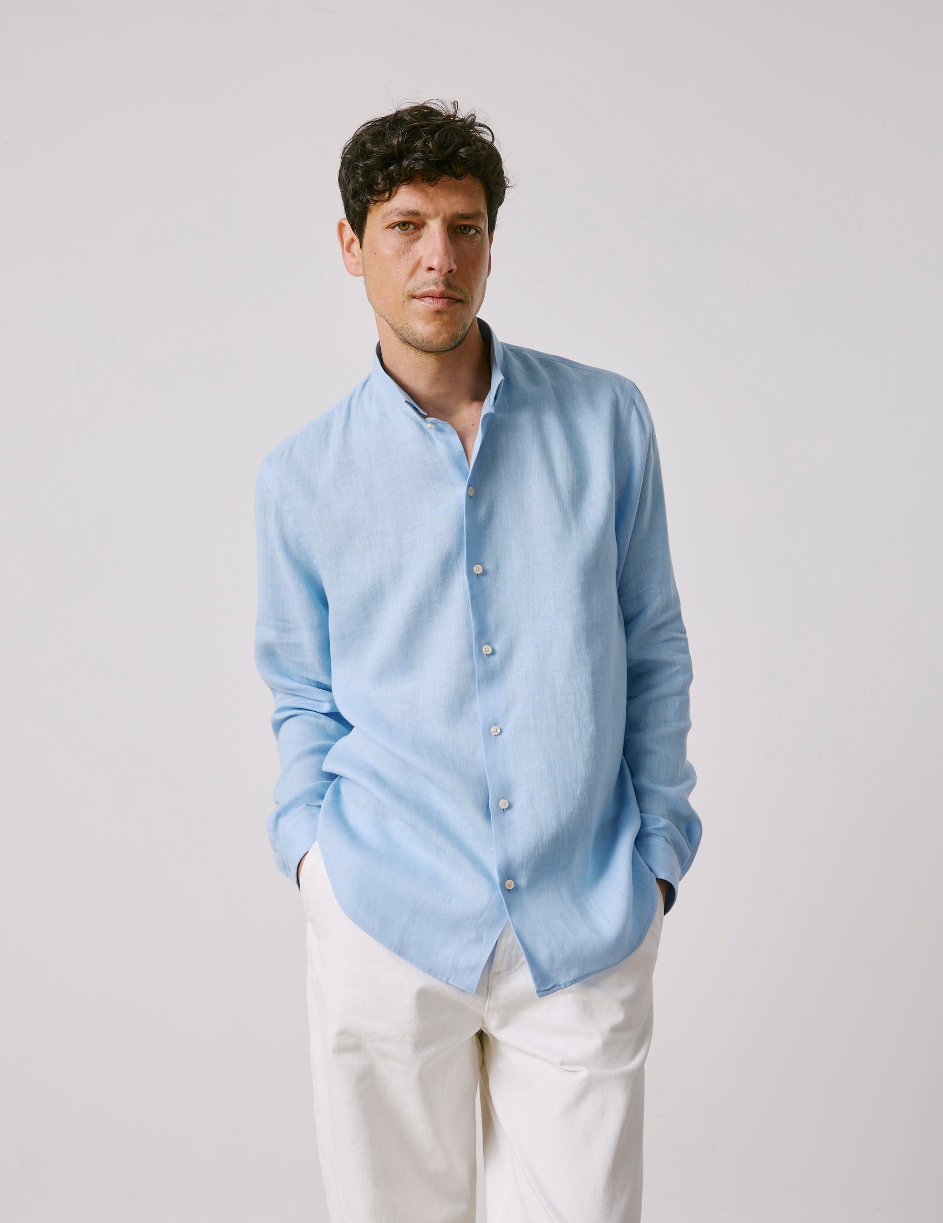 Light blue linen semi-fitted shirt - Linen - Reverse Collar