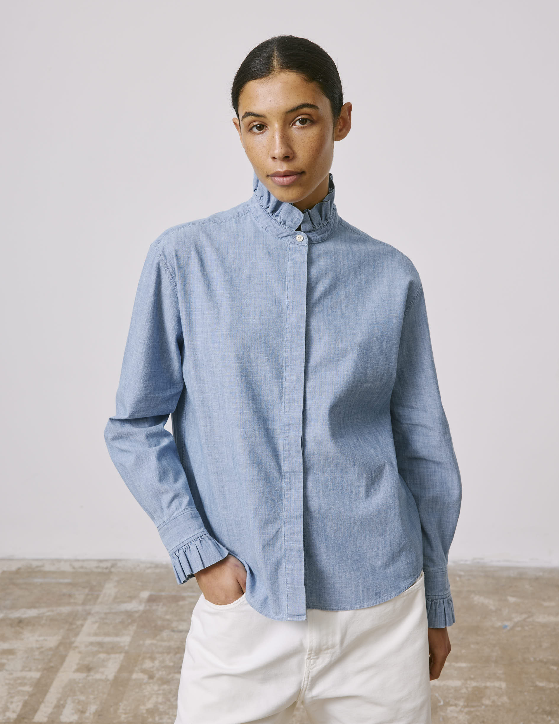 Chemise Laurine gorge cachée bleue - Chambray - Col Victorien