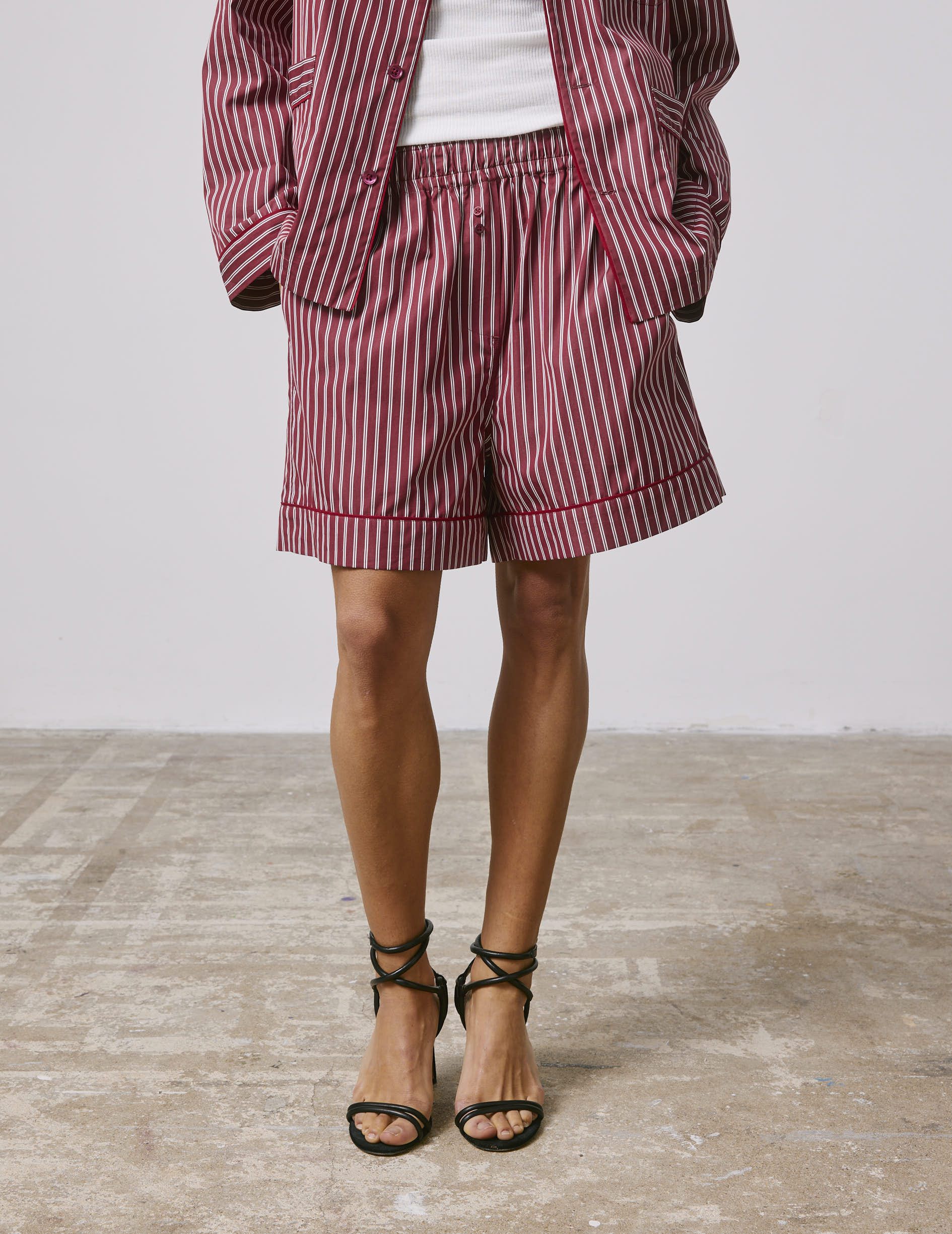 Nina shorts in burgundy crepe