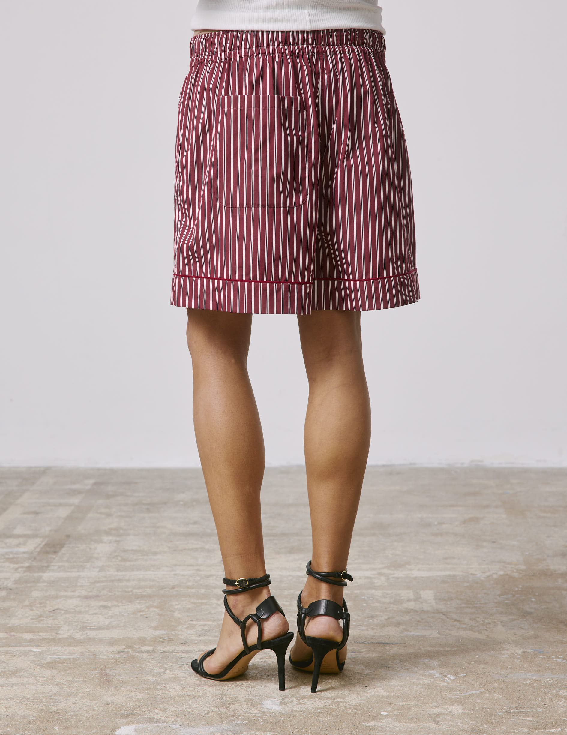 Nina shorts in burgundy crepe