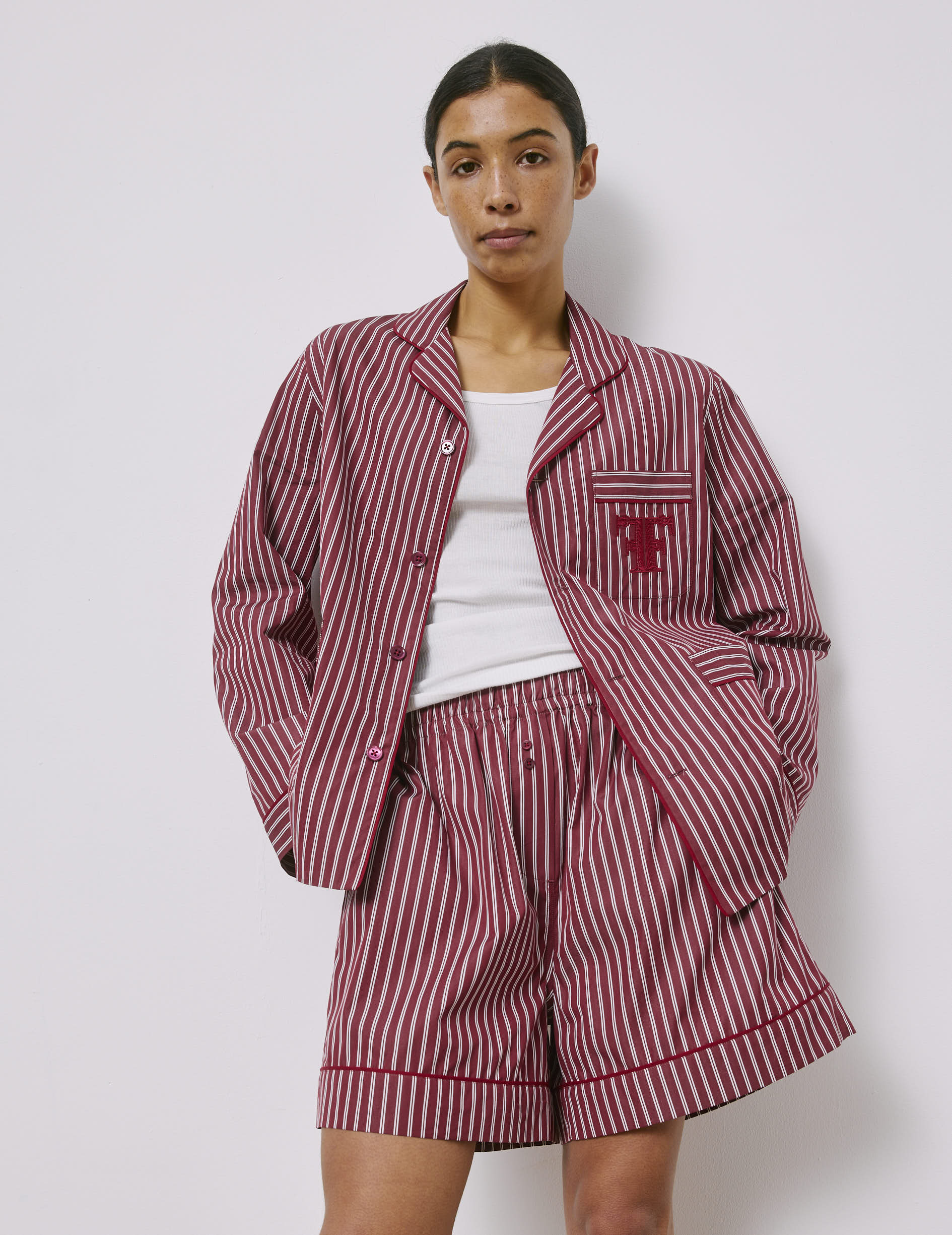 Nina shorts in burgundy crepe