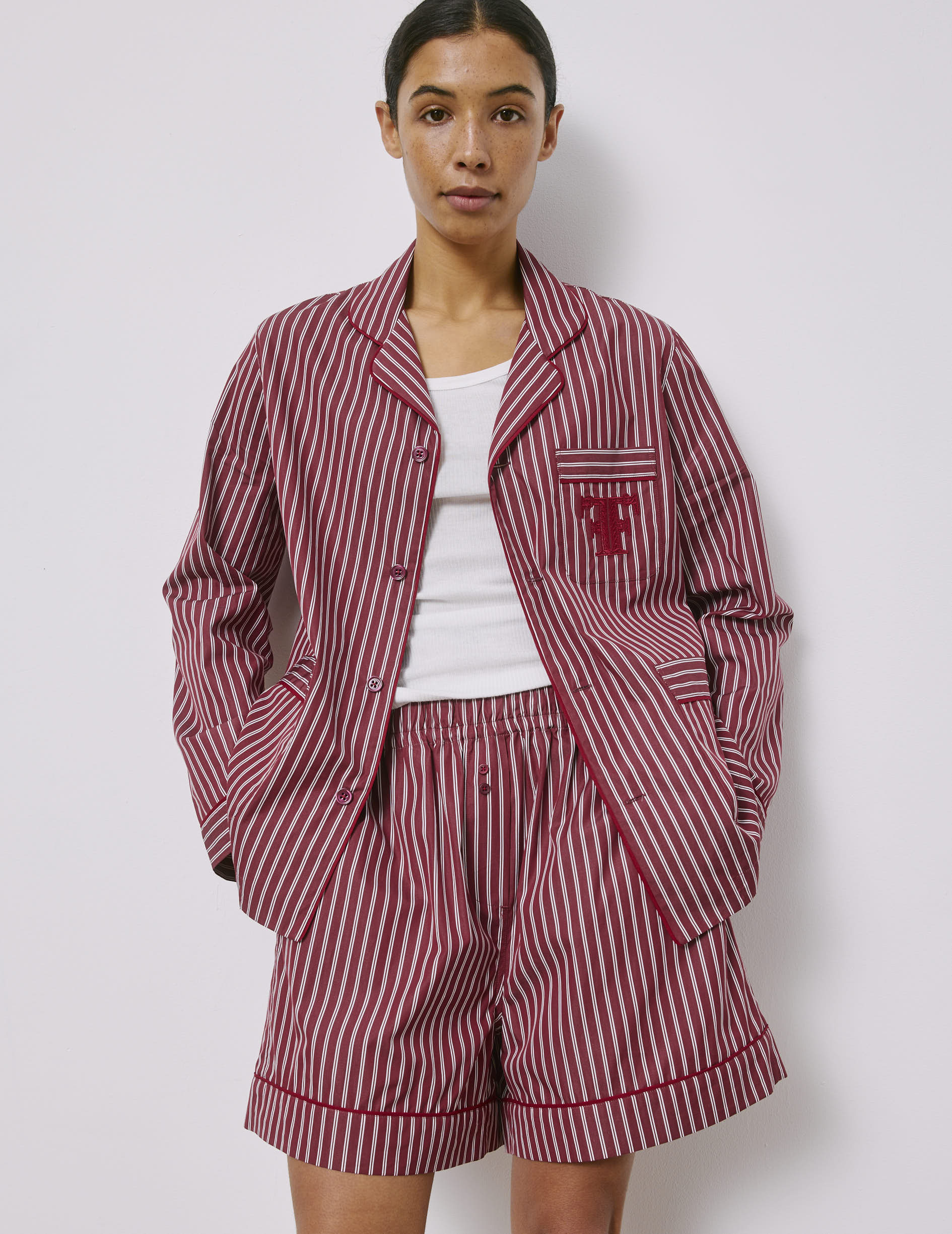 Nina shorts in burgundy crepe