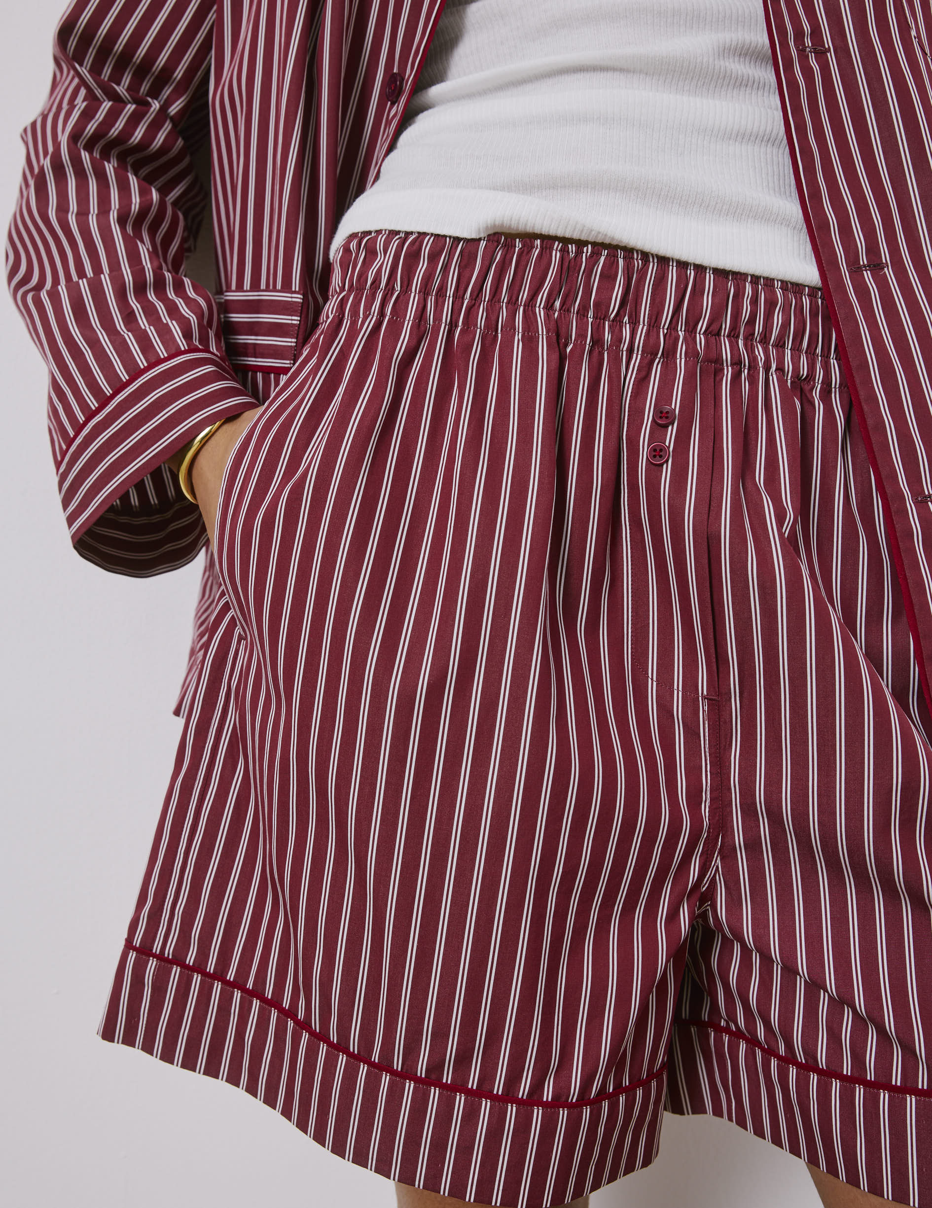 Nina shorts in burgundy crepe