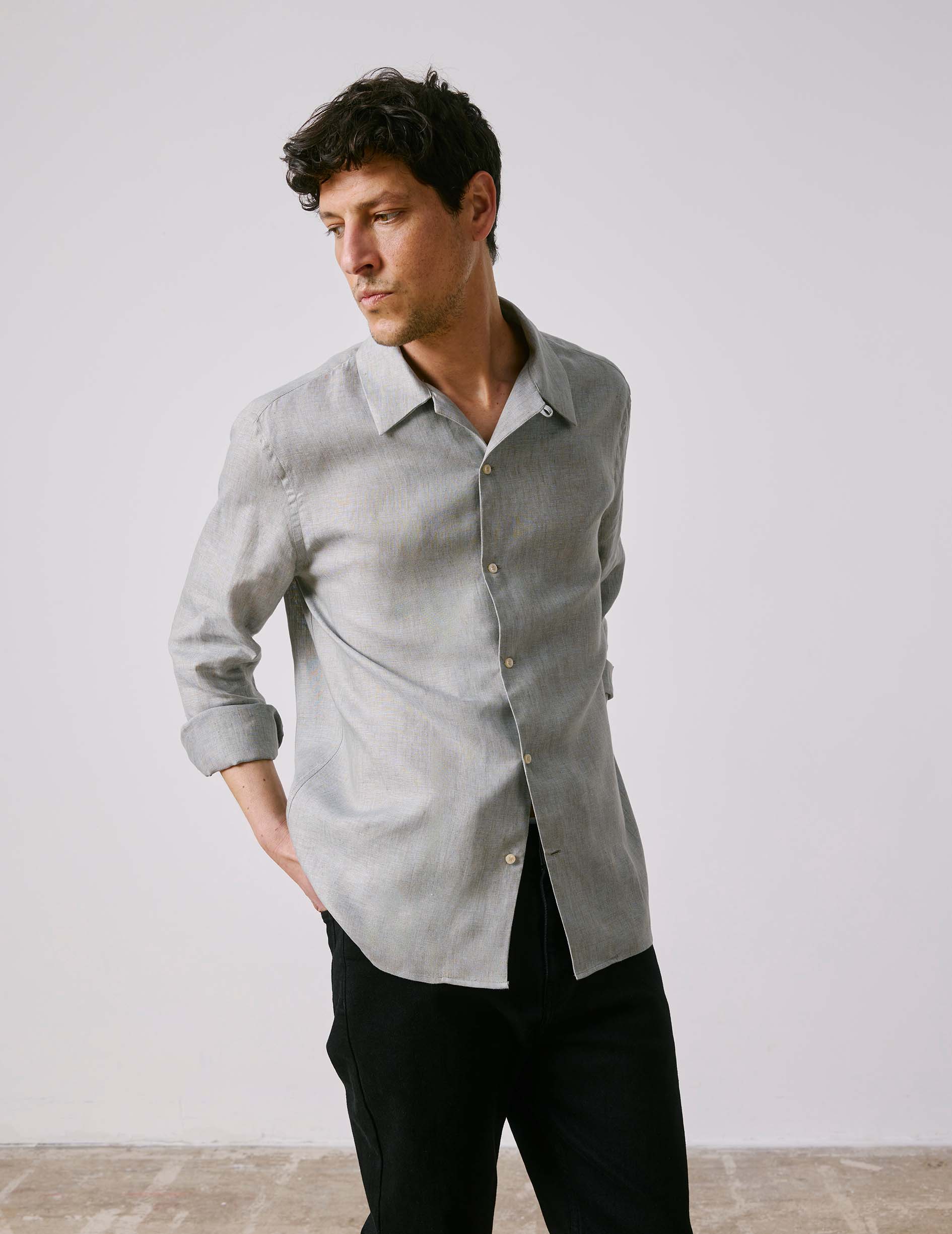 Camisa Nylan en lino gris claro - Lino - Cuello cubano con trabilla