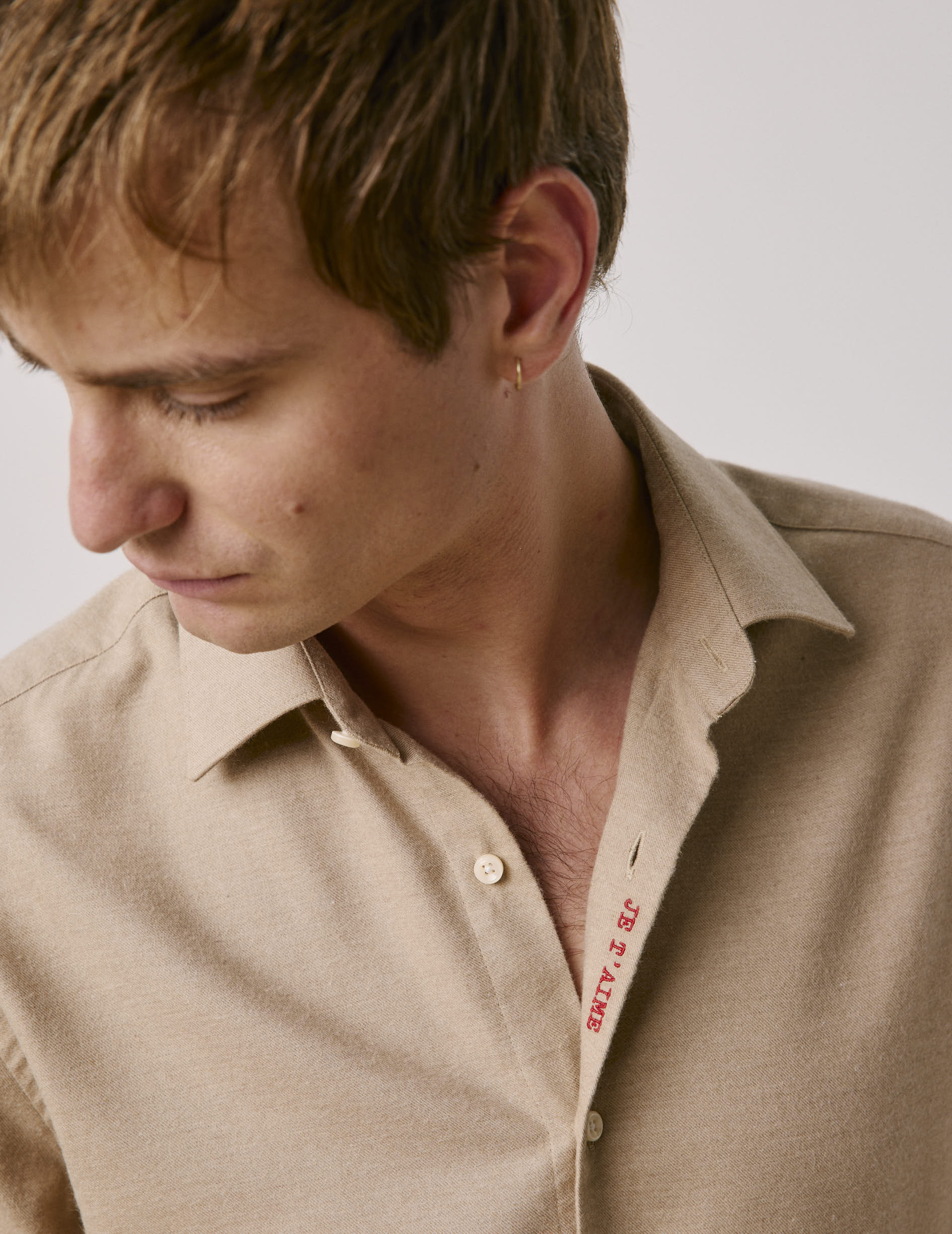 コットンカシミヤ混フランネルシャツ「Je t'aime」ベージュ