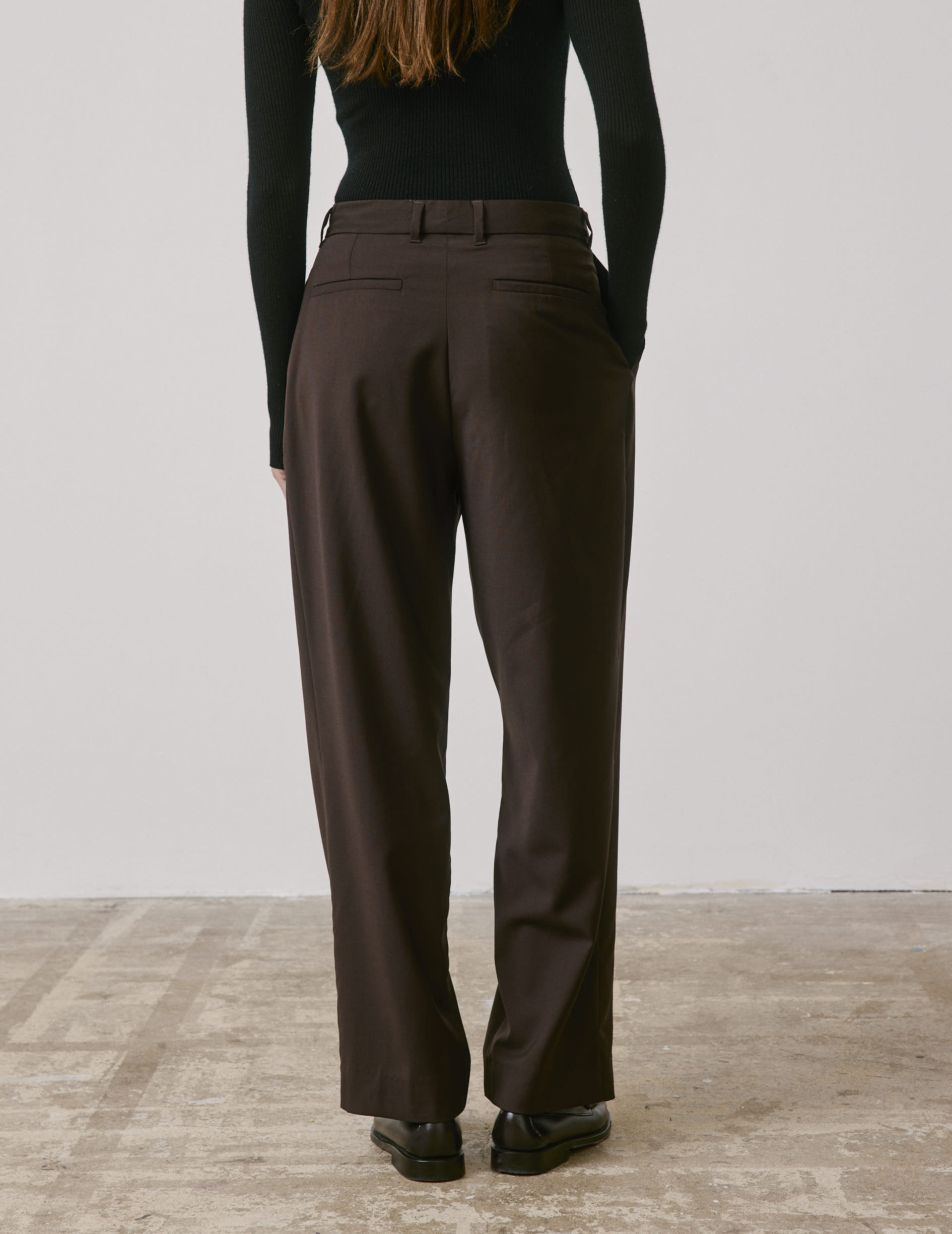 Pantalon de tailleur Lyzie en laine vierge marron