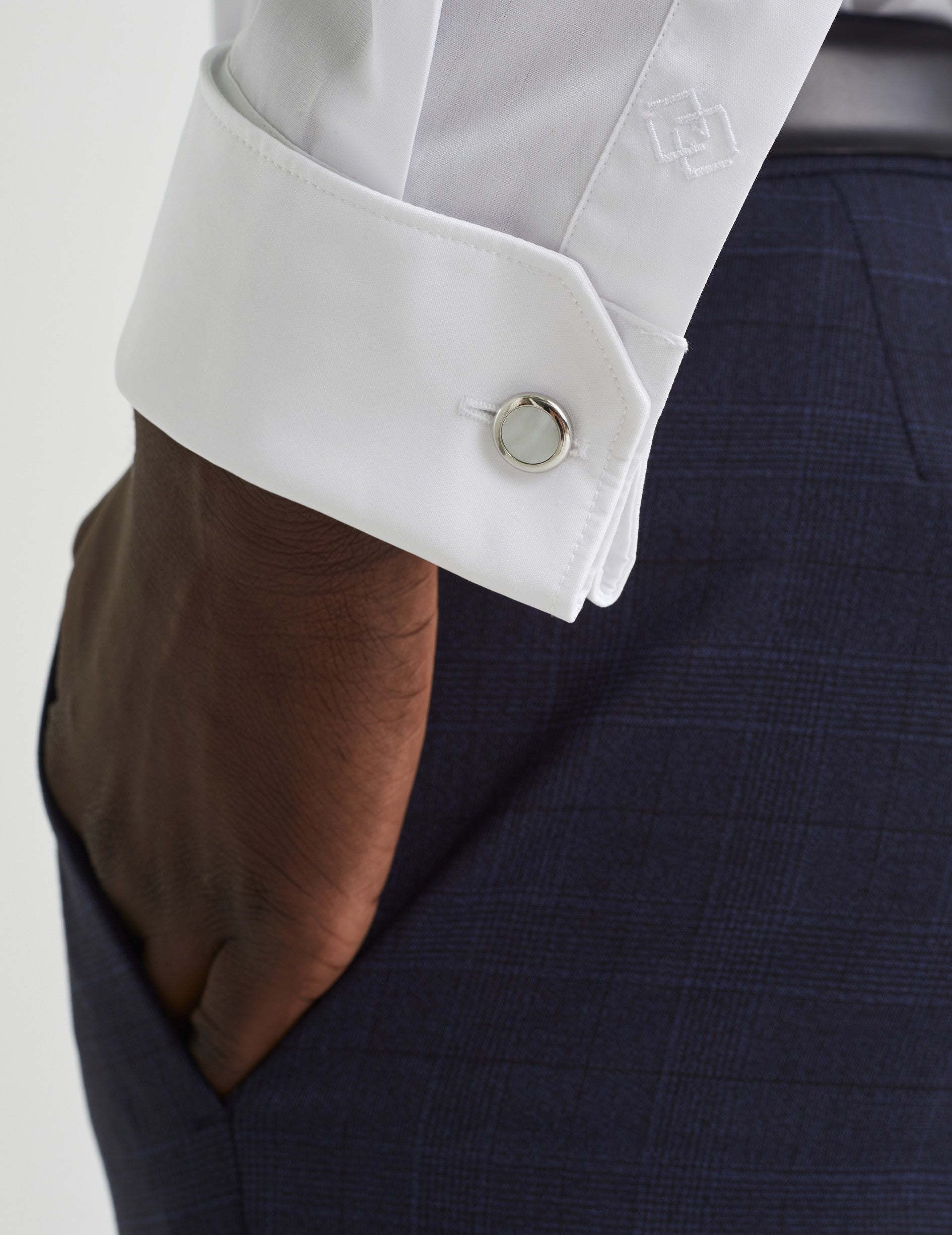 Semi-fitted white hidden throat shirt - Poplin - Figaret Collar - French Cuffs