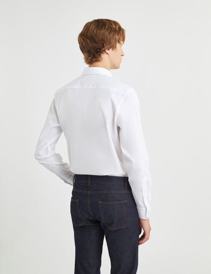 Semi-fitted white stretch shirt