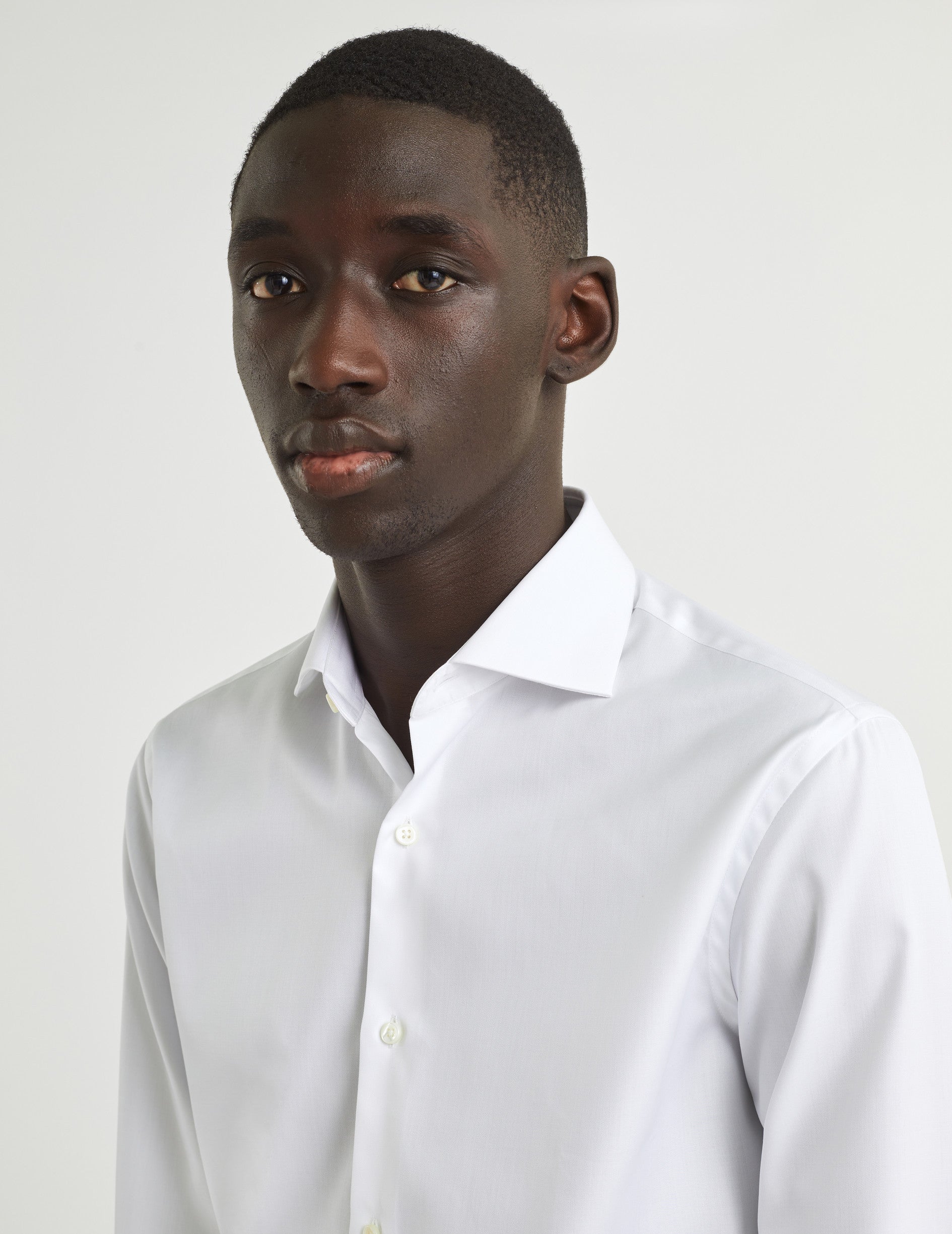 Chemise Semi-ajustée blanche - Twill - Col Italien - Poignets Mousquetaires