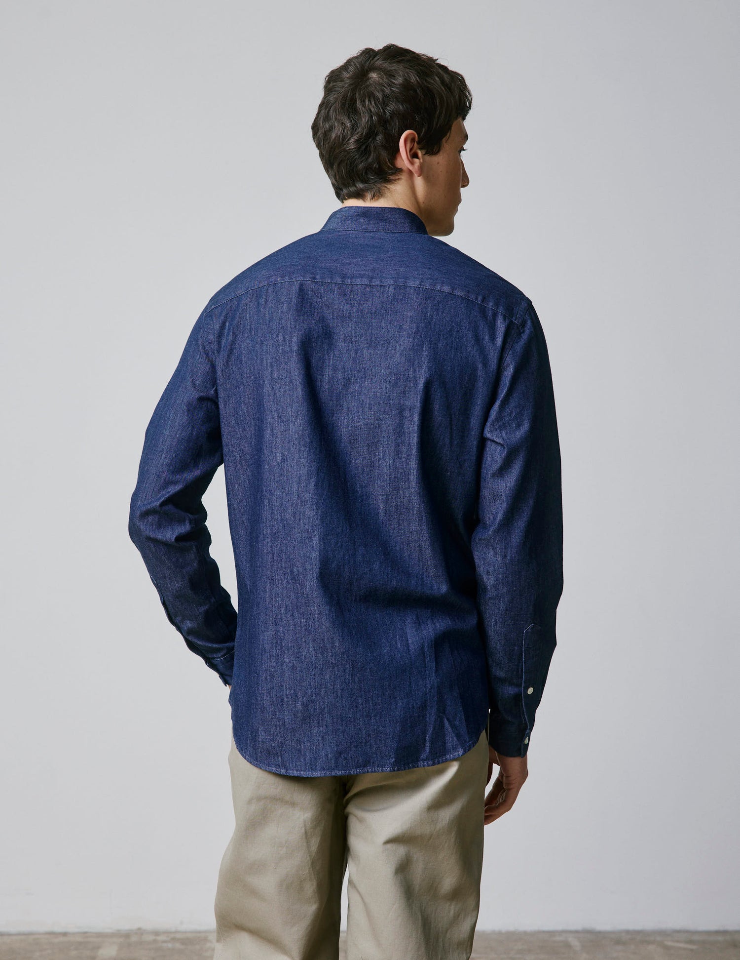 Carl shirt in navy denim - Denim - Open straight Collar#2