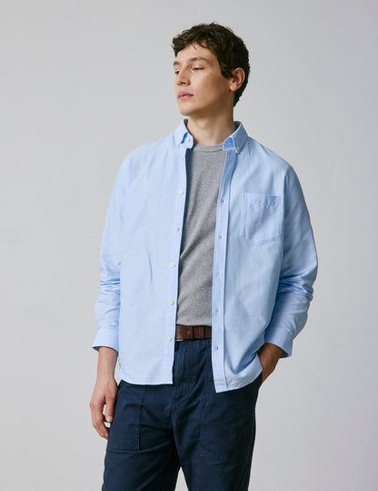 Semi-fitted blue shirt