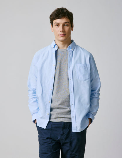 Semi-fitted blue shirt
