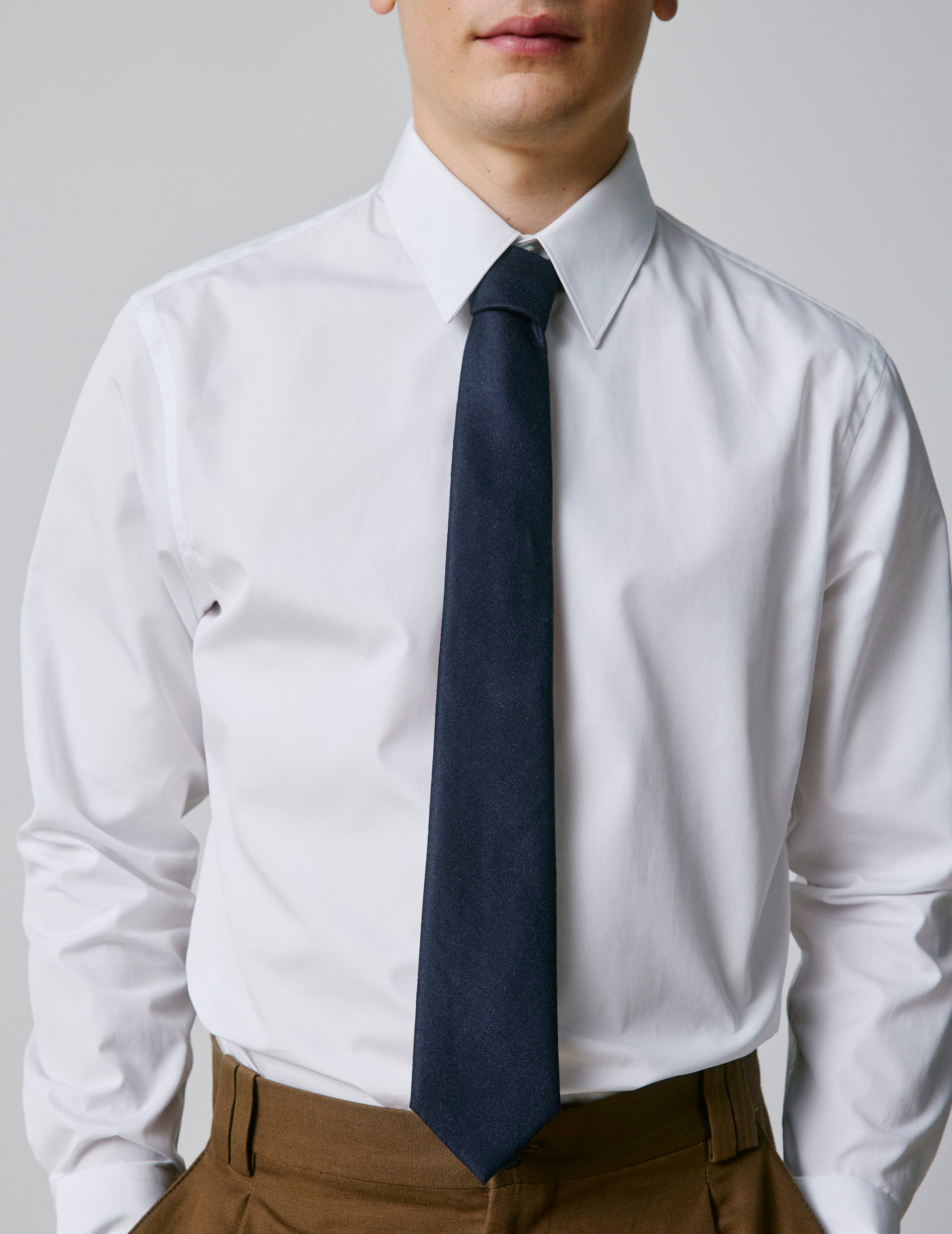 Cravate en laine vierge et cachemire marine