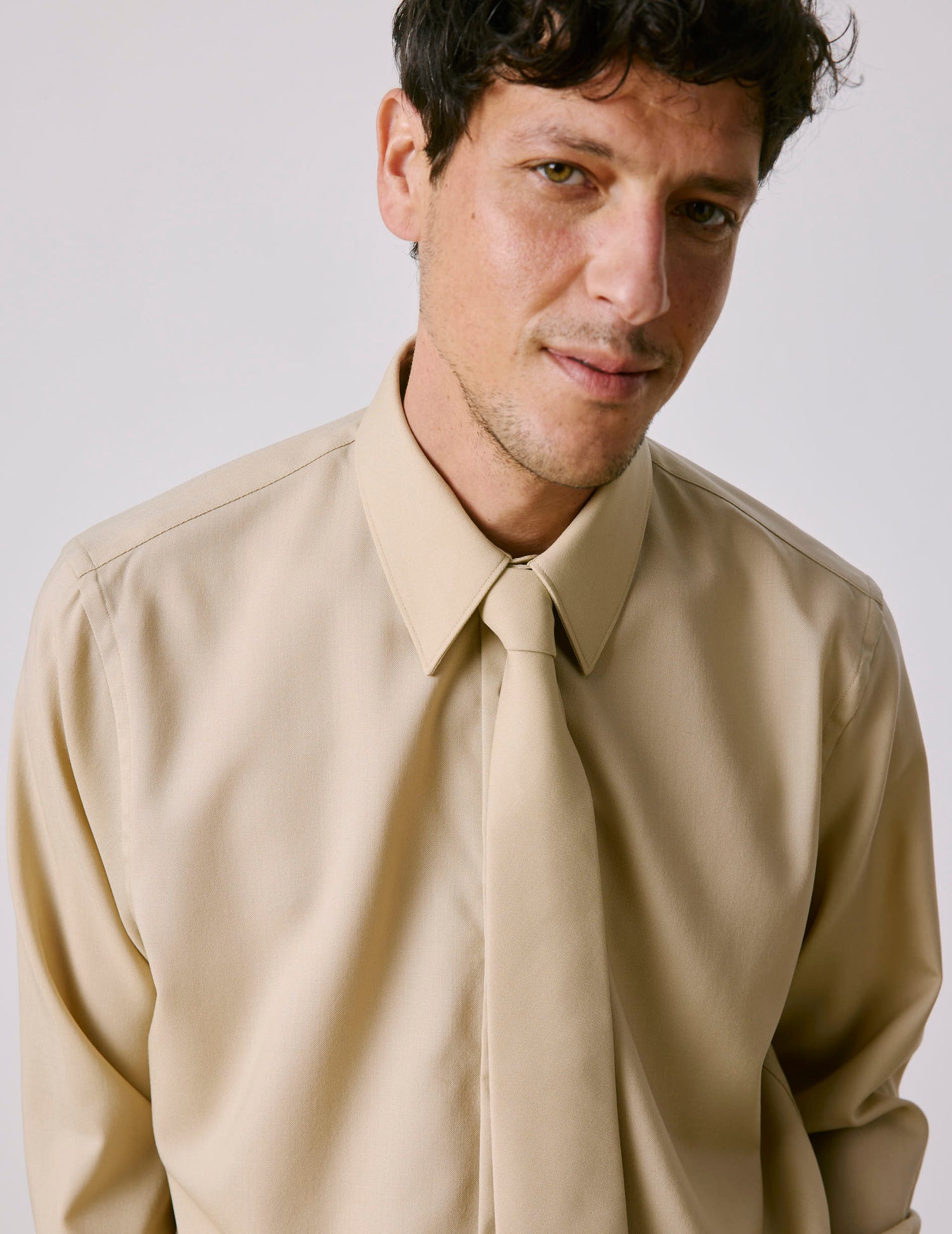 Cravate en laine vierge beige