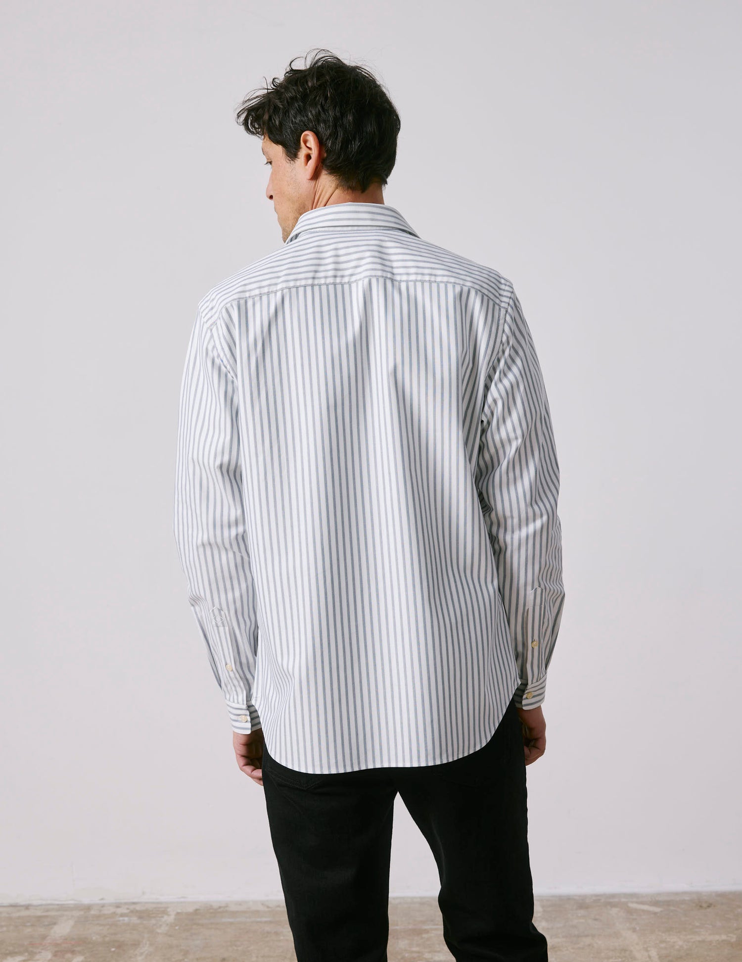 Chemise Hazzys homme 95 blanche rayée brodée col rond Tee Chemise Hazzys homme 95 blanche rayée brodée col rond Tee