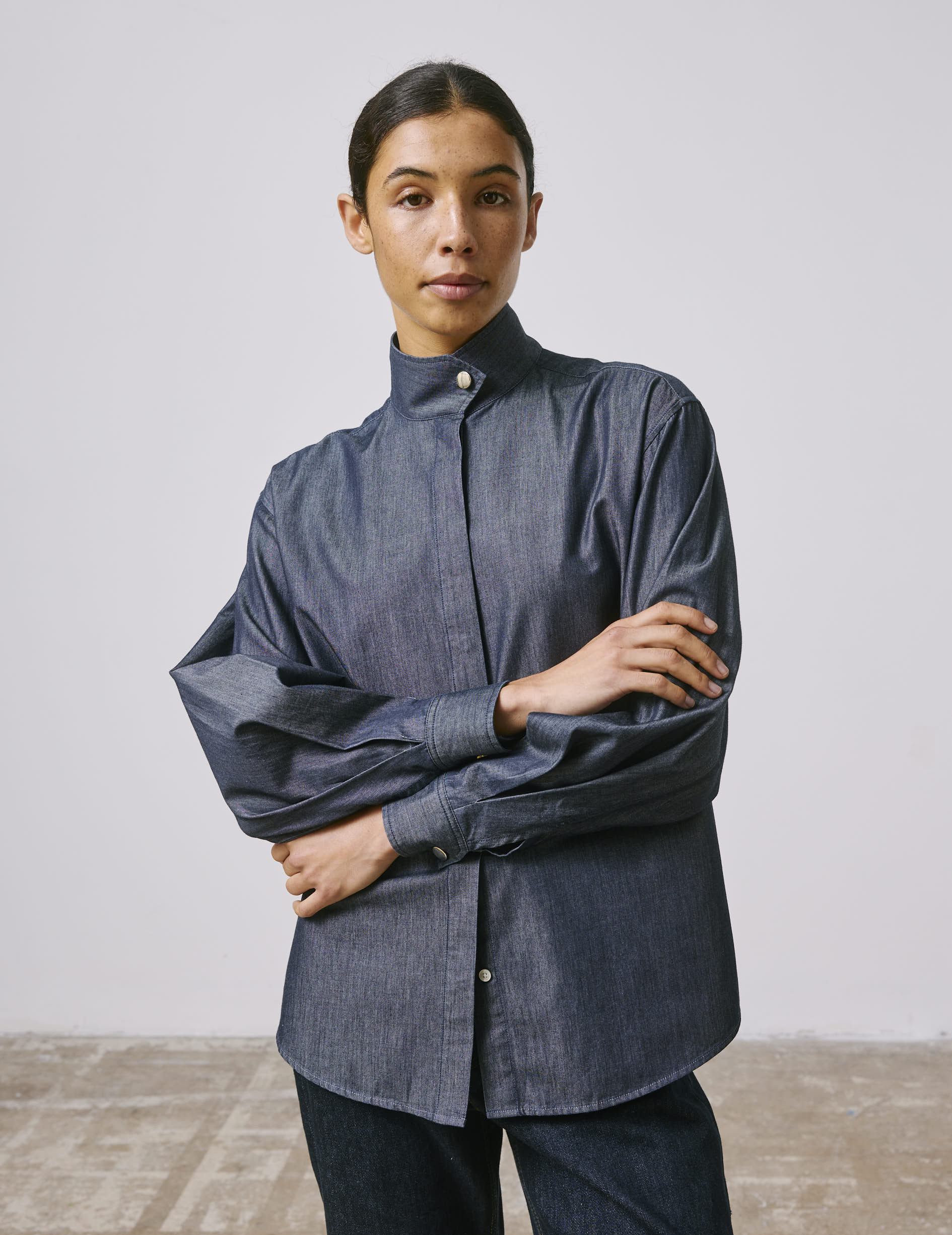 Chemise Innaée gorge cachée en denim bleu marine