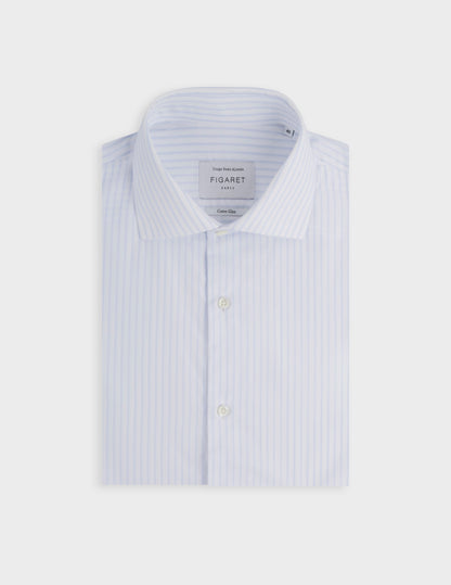 Semi-fitted light blue shirt