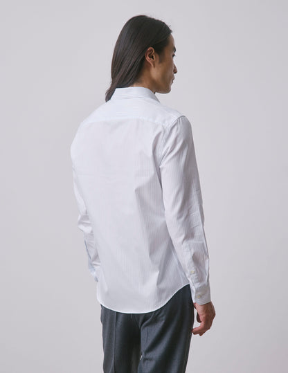 Semi-fitted light blue shirt