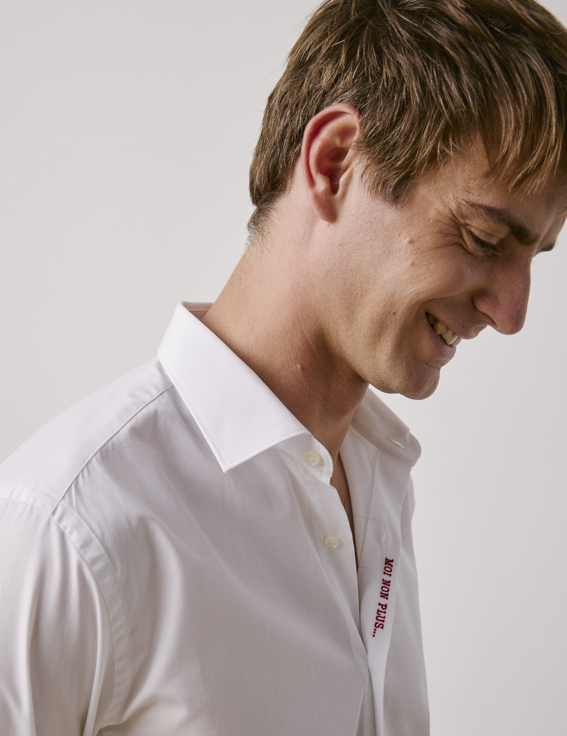 Unisex White Moi non plus shirt