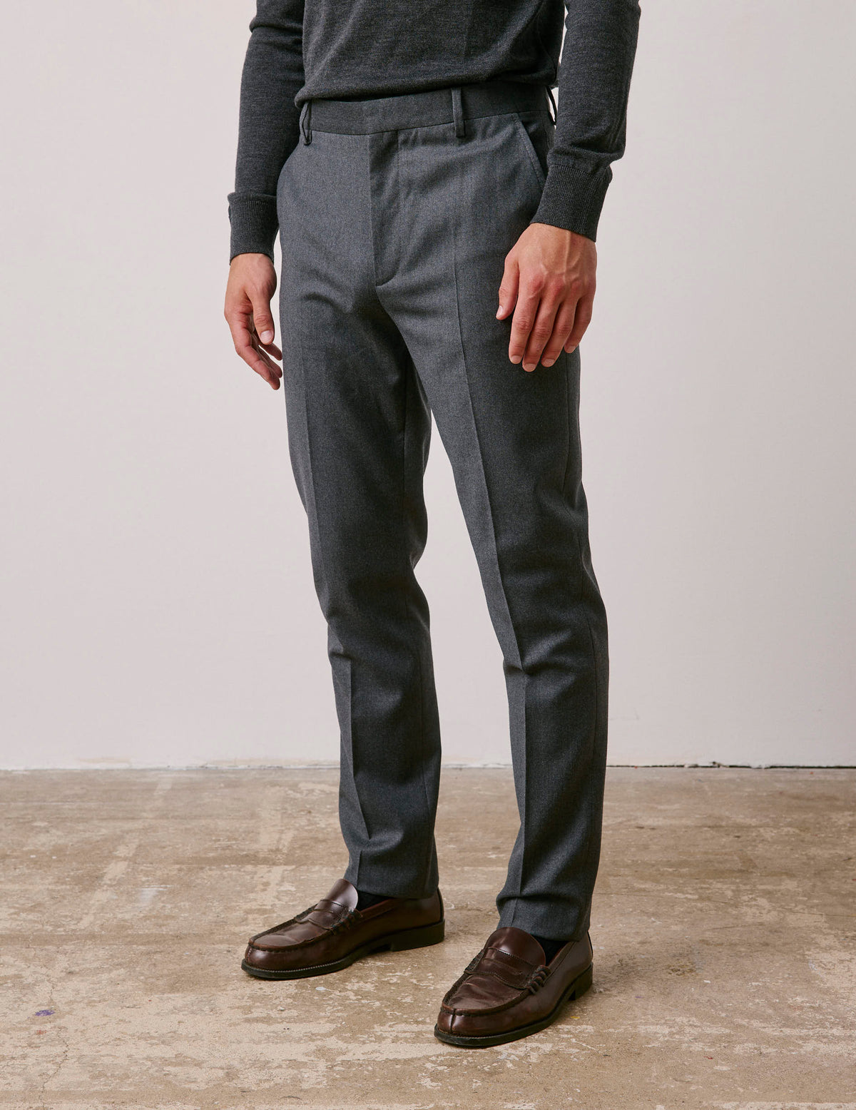 Pantalon de costume Greyson en laine vierge grise