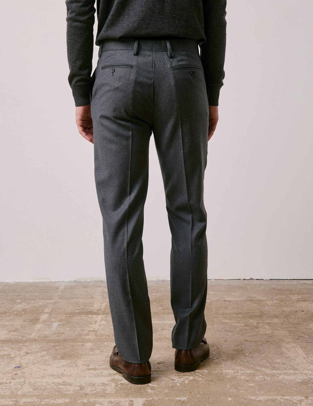 Pantalon de costume Greyson en laine vierge grise