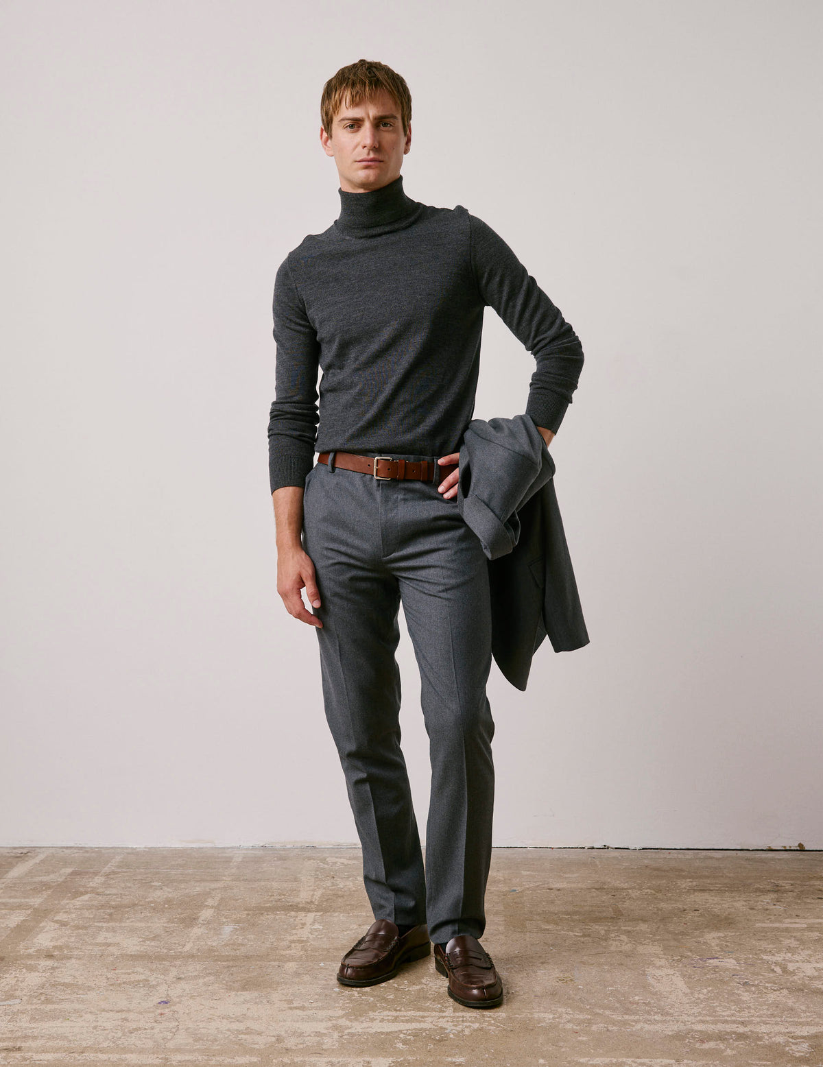 Pantalon de costume Greyson en laine vierge grise