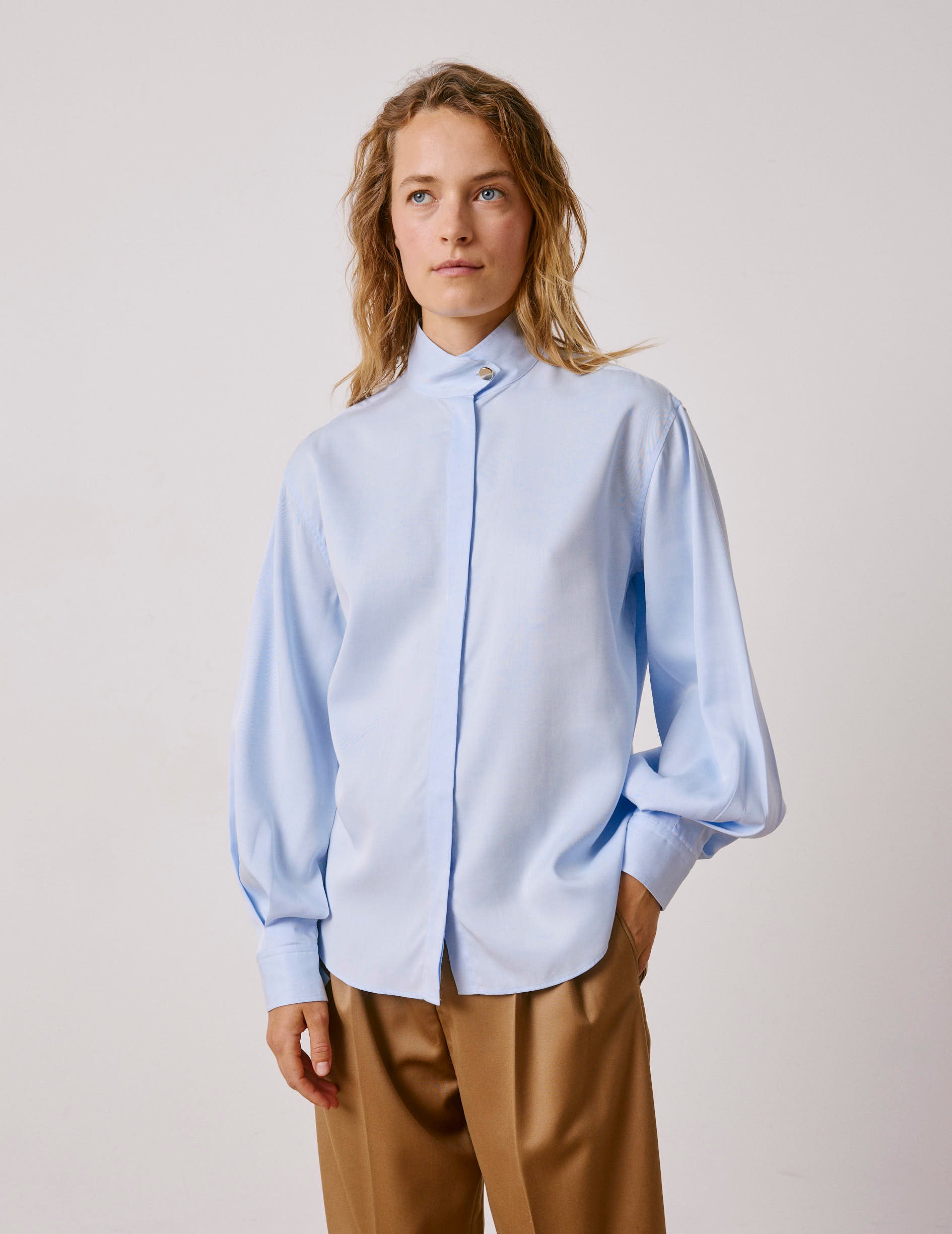 Chemise Innaée en lyocell bleu clair - Lyocell - Col Droit montant pointe