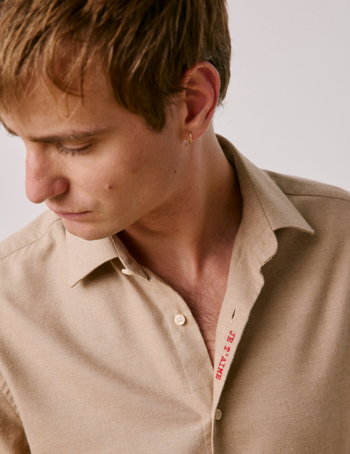 Chemise mixte "Je t'aime" en coton et cachemire beige - Flanelle - Col Figaret