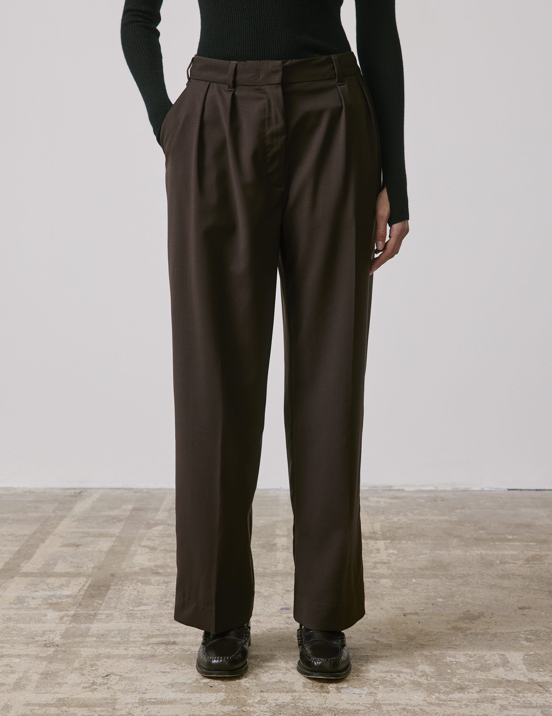 Pantalon de tailleur Lyzie en laine vierge marron