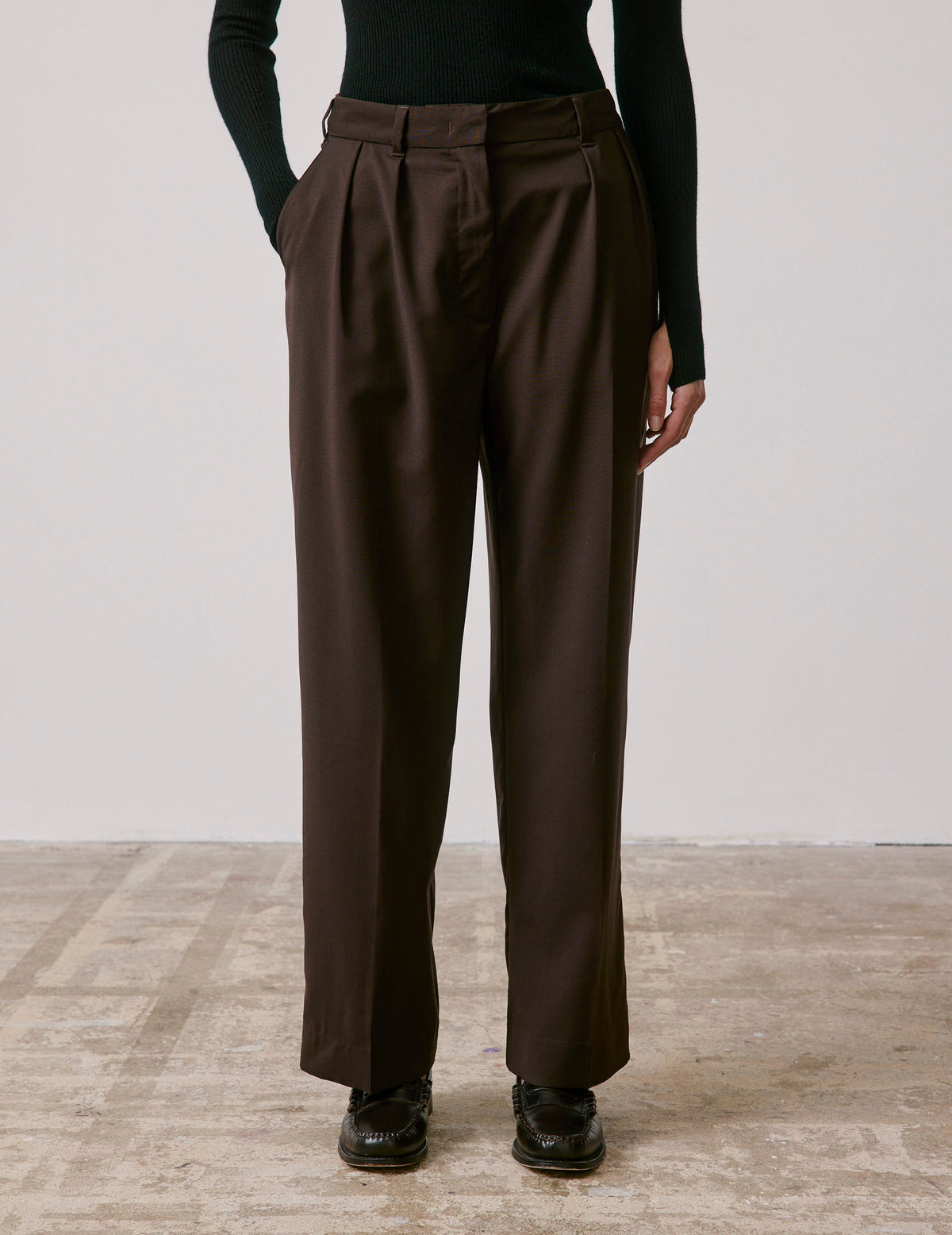 Pantalon de tailleur Lyzie en laine vierge marron