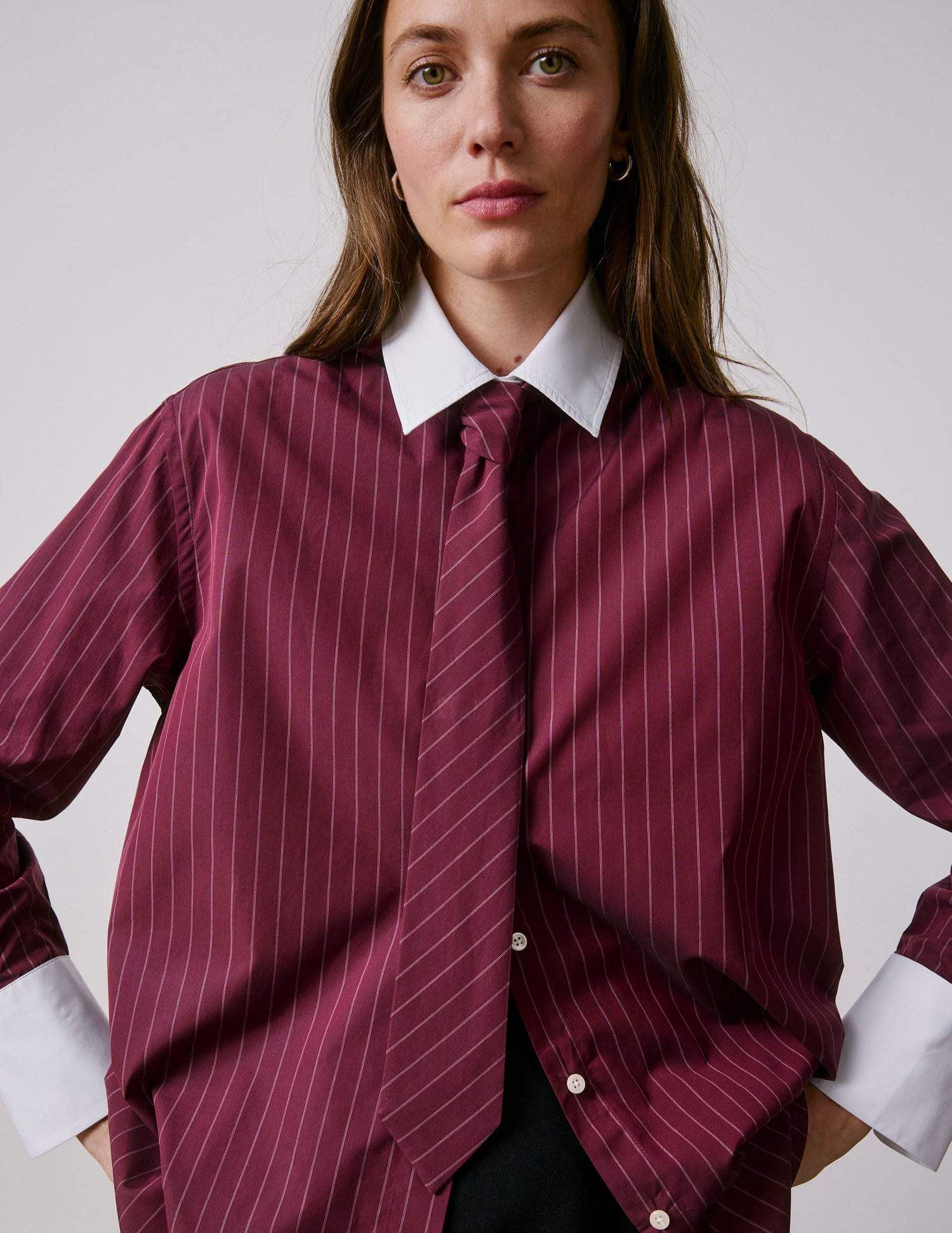 Chemise Naéline avec cravate amovible rayée bordeaux - Popeline - Col Chemise