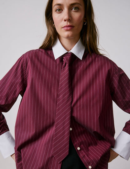 Chemise Naéline avec cravate amovible rayée bordeaux