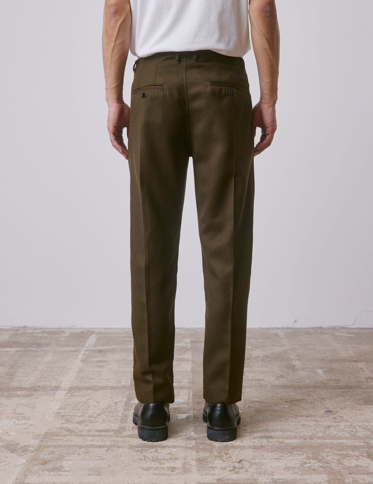 Pantalon Nataneo en laine vierge kaki