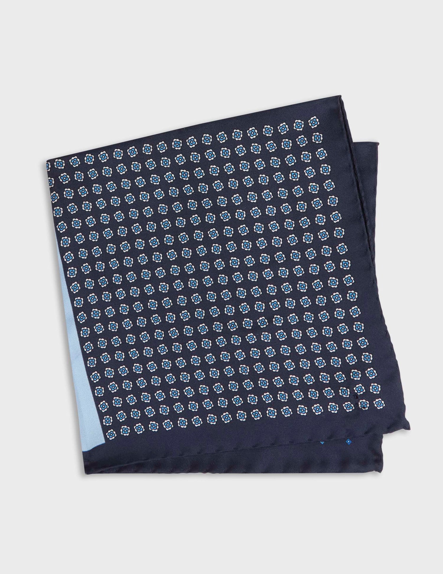 Four-sided silk pocket square
