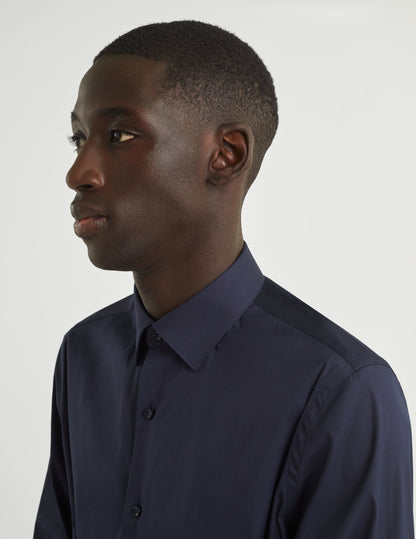 Semi-fitted navy stretch shirt