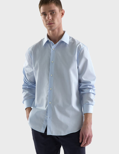 Semi-fitted wrinkle-free blue shirt