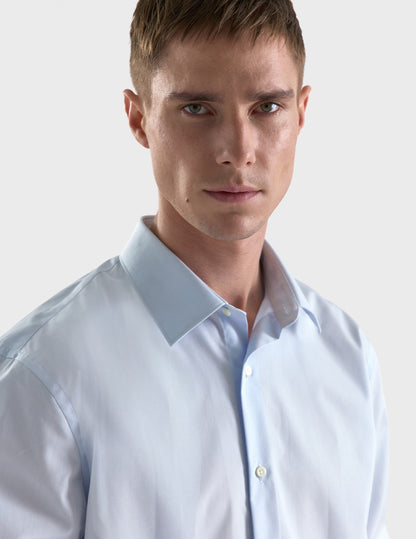 Semi-fitted wrinkle-free blue shirt